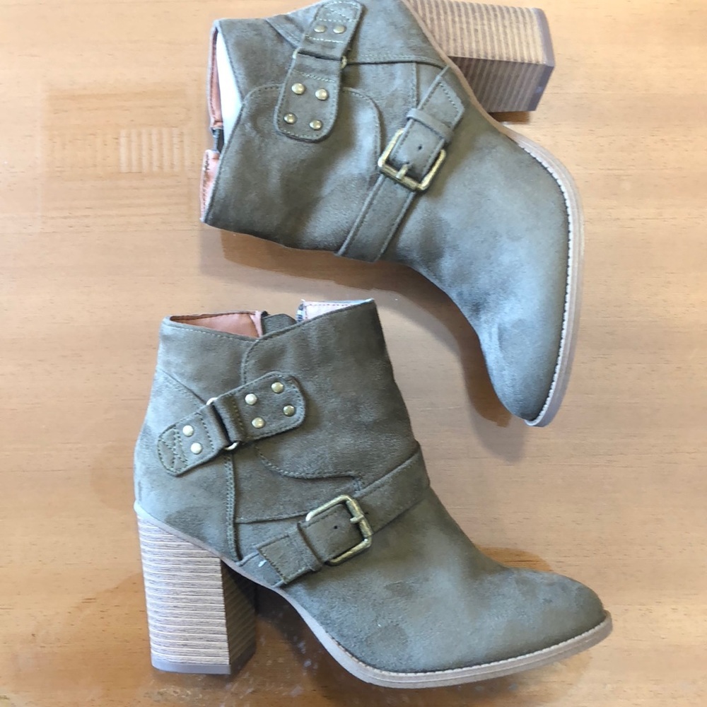 NWOB X2B Booties, Size 8
